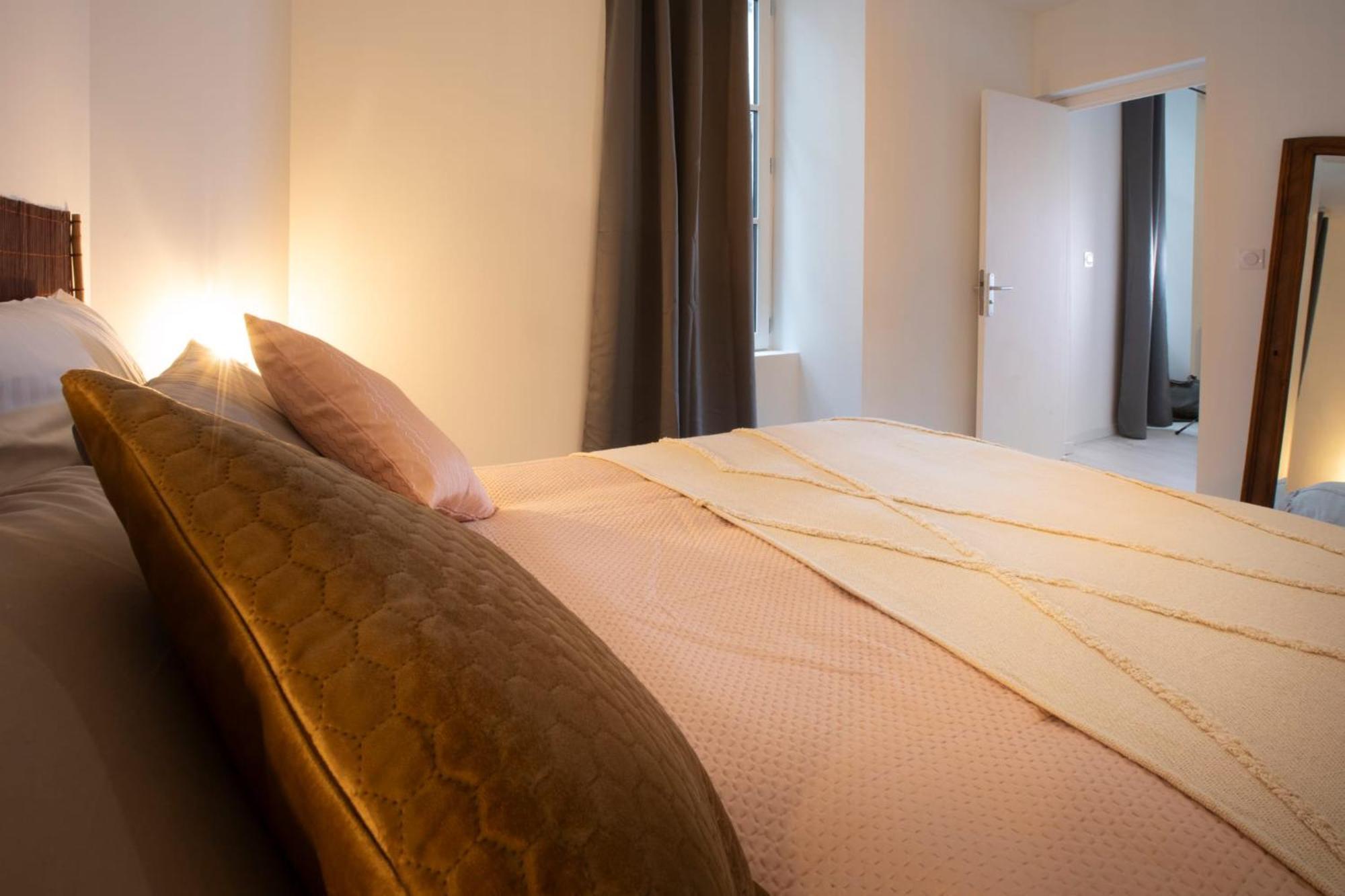 Le Nid 3 Etoiles Wifi, Netflix, Disney, Coeur De Bastide Villefranche-de-Rouergue Εξωτερικό φωτογραφία