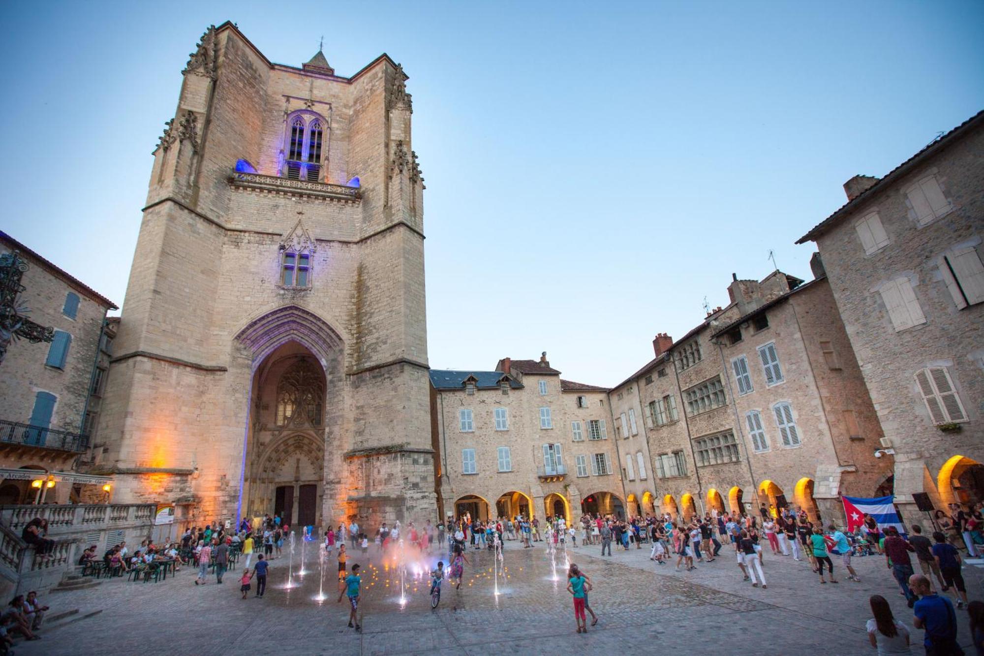 Le Nid 3 Etoiles Wifi, Netflix, Disney, Coeur De Bastide Villefranche-de-Rouergue Εξωτερικό φωτογραφία
